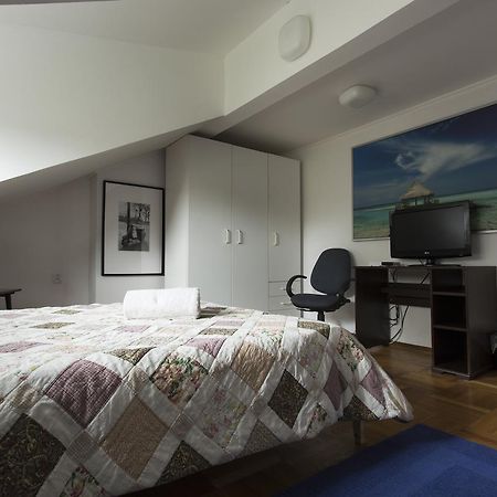 Rent0Nline Brwinow Rooms Esterno foto