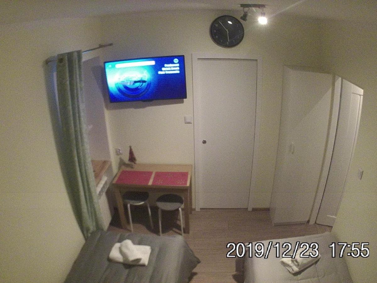 Rent0Nline Brwinow Rooms Esterno foto