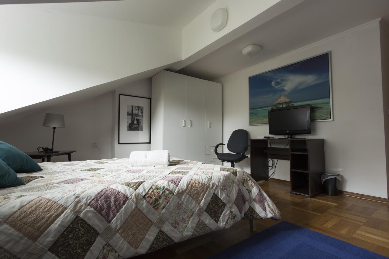 Rent0Nline Brwinow Rooms Esterno foto