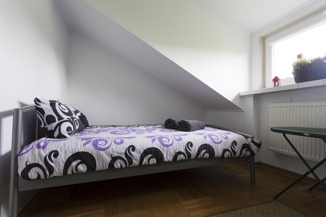 Rent0Nline Brwinow Rooms Esterno foto