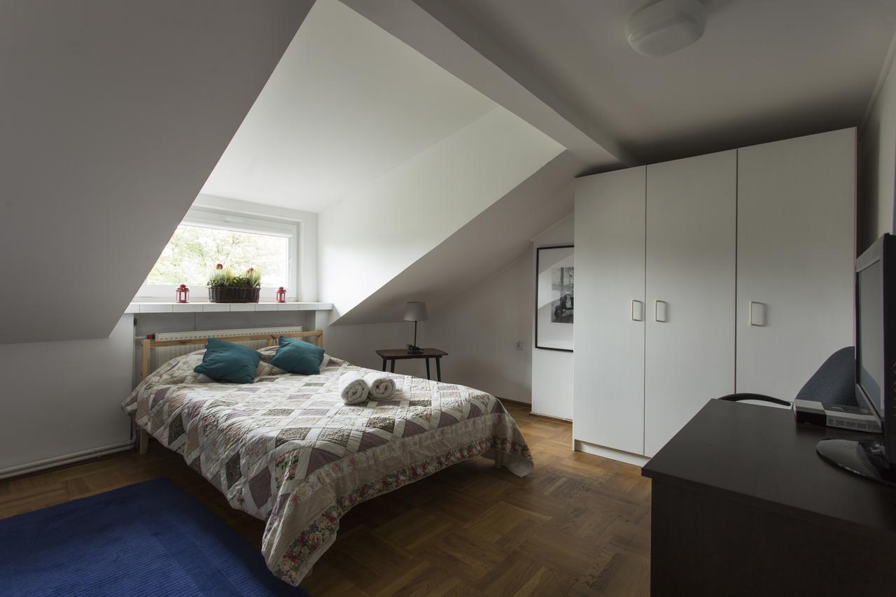 Rent0Nline Brwinow Rooms Esterno foto
